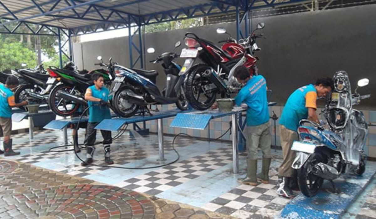Cuci Motor Lapangan: Jasa Profesional di Trenggiling Barat